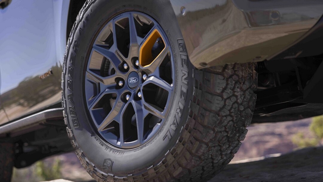 18" Dark Carbonized Gray-Painted Aluminum Wheels With Electric Spice Pocket