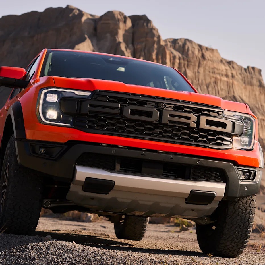 Signature Raptor Front
